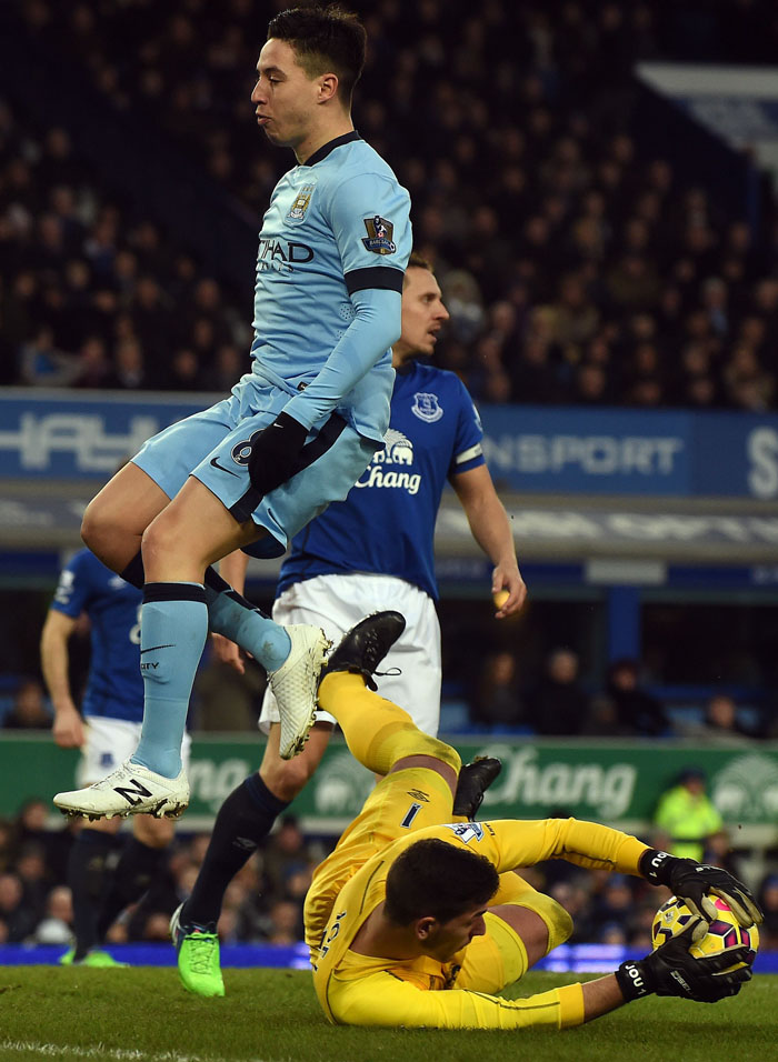 The Citizens Tertahan di Goodison Park
