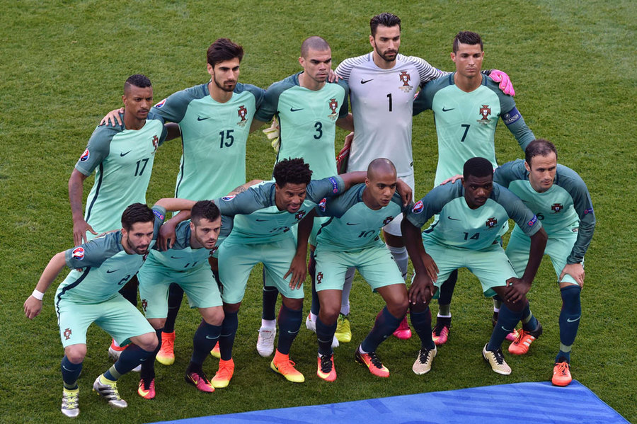 Dua Gol Ronaldo Loloskan Portugal