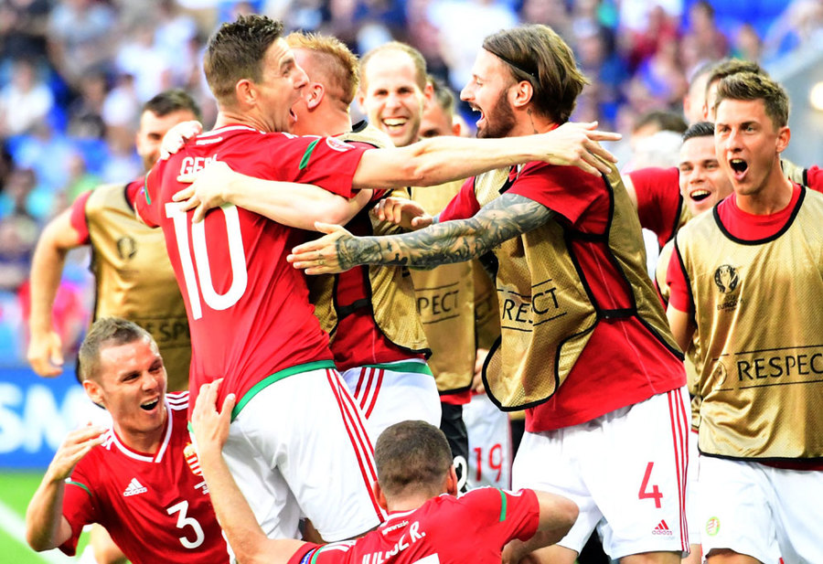 Dua Gol Ronaldo Loloskan Portugal