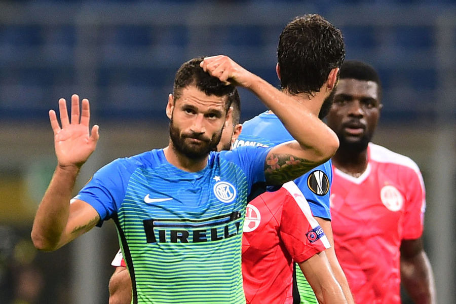 La Beneamata Ditelanjangi di Giuseppe Meazza