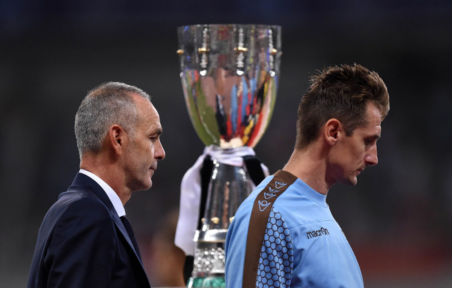Juve Angkat Trofi Supercoppa