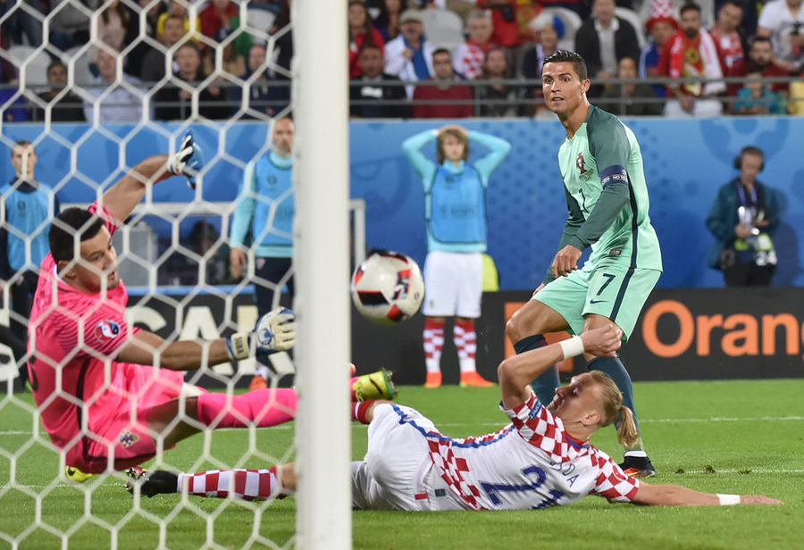 Dramatis, Portugal ke Perempat Final