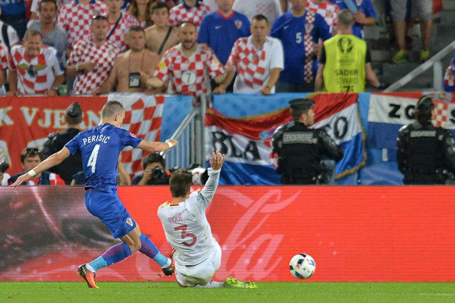 Perisic Bantu Kroasia Jegal Spanyol