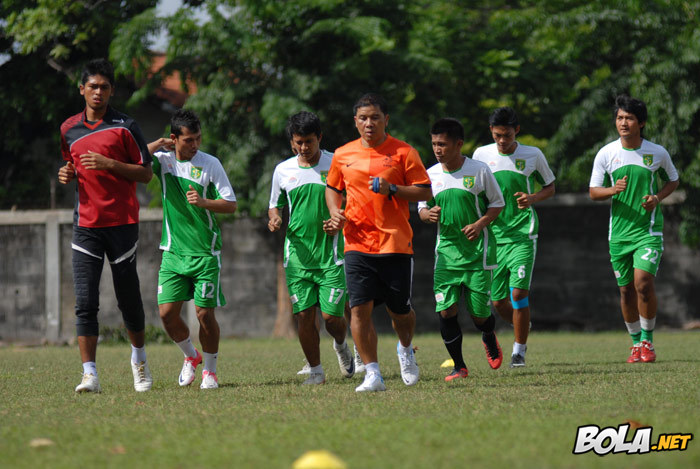 Latihan Perdana Persebaya - Bola.net