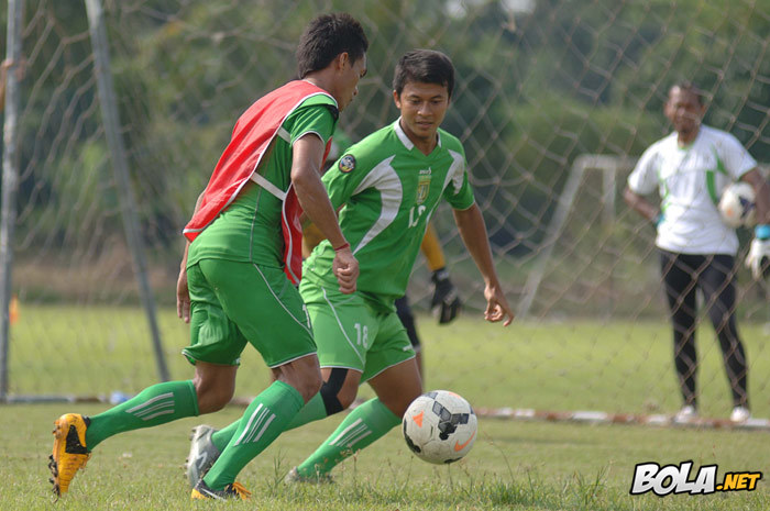 Latihan Persebaya Surabaya - Bola.net