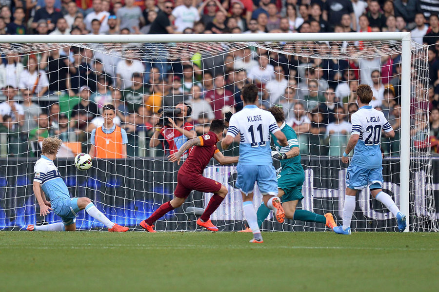 Tekuk Lazio, AS Roma Langsung ke Fase Grup Liga Champions 2015-16.