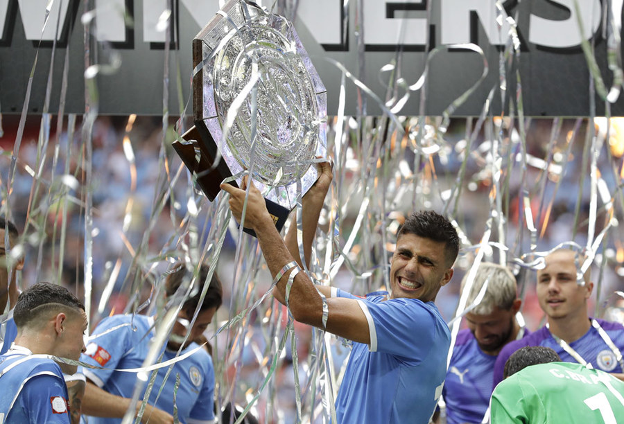 Manchester City Raih Trofi Pertama
