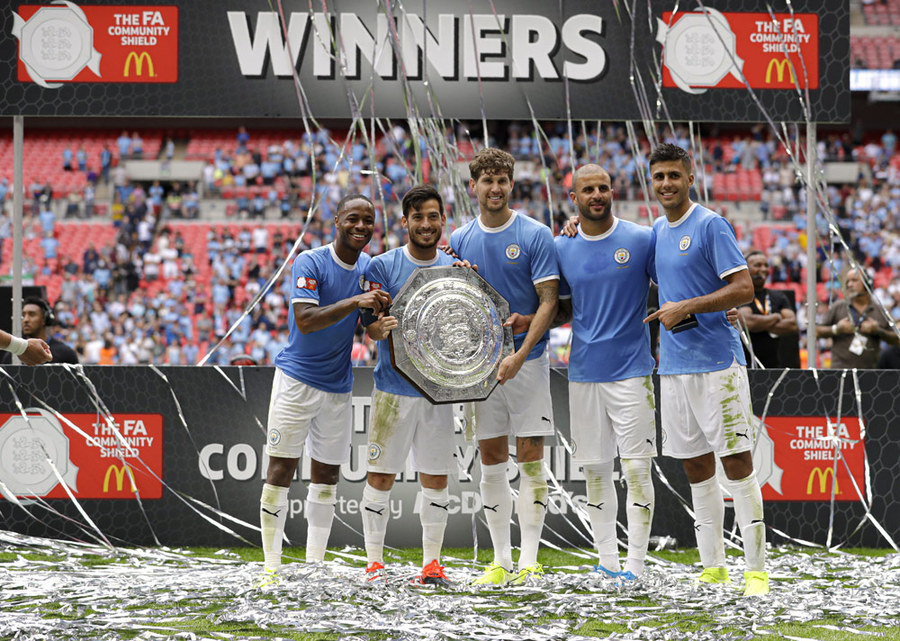 Manchester City Raih Trofi Pertama