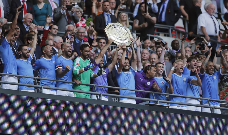 Manchester City Raih Trofi Pertama
