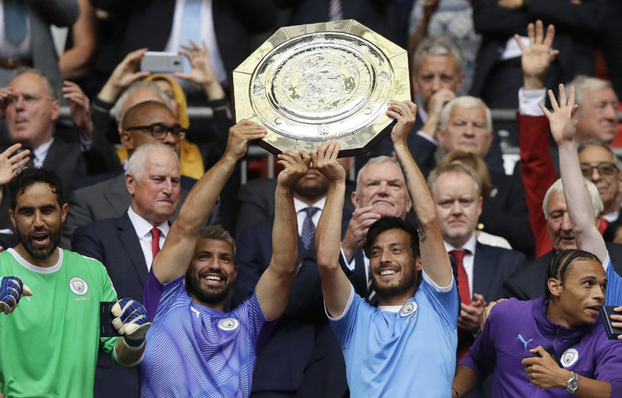 Manchester City Raih Trofi Pertama
