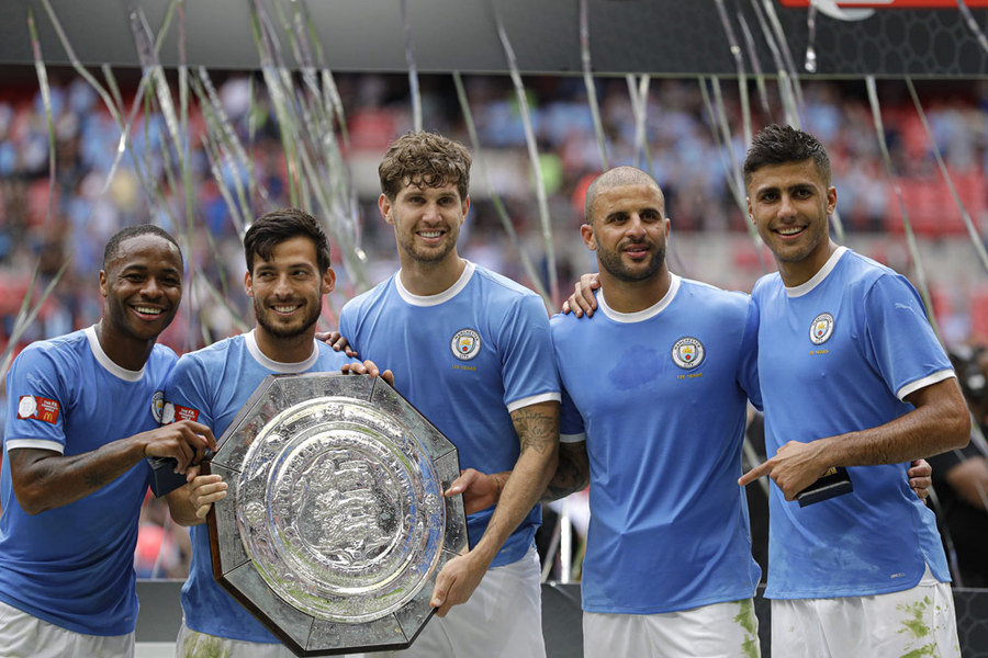 Manchester City Raih Trofi Pertama
