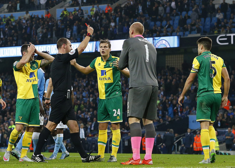 Kalahkan Norwich, The Citizens Amankan Puncak