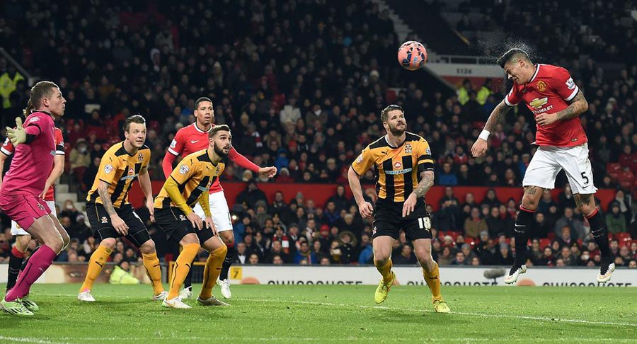 United Menang Mudah Atas Cambridge