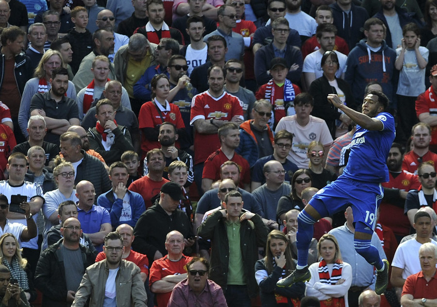 Cardiff Bikin Old Trafford Terdiam