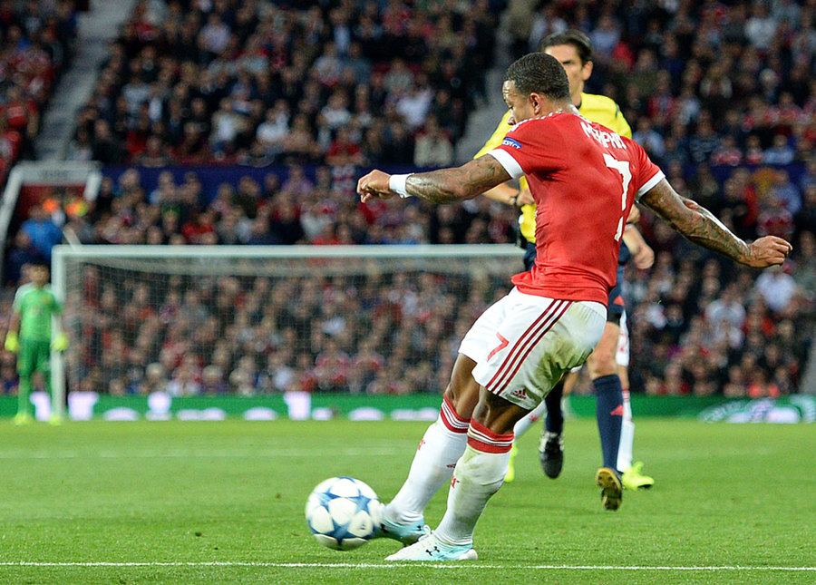 Brace Depay Antarkan MU Bekuk Brugge