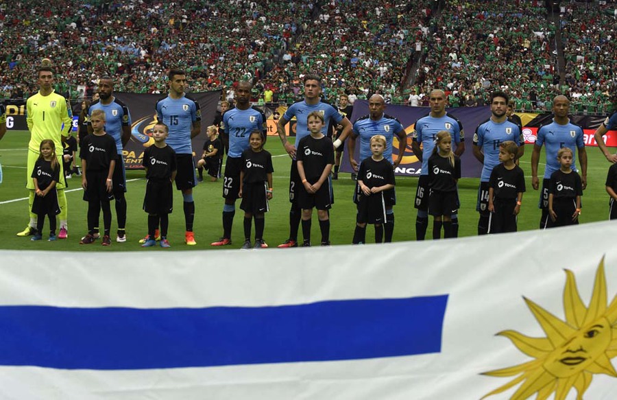 Meksiko Tumbangkan Perlawanan Uruguay Meksiko Tumbangkan Perlawanan Uruguay