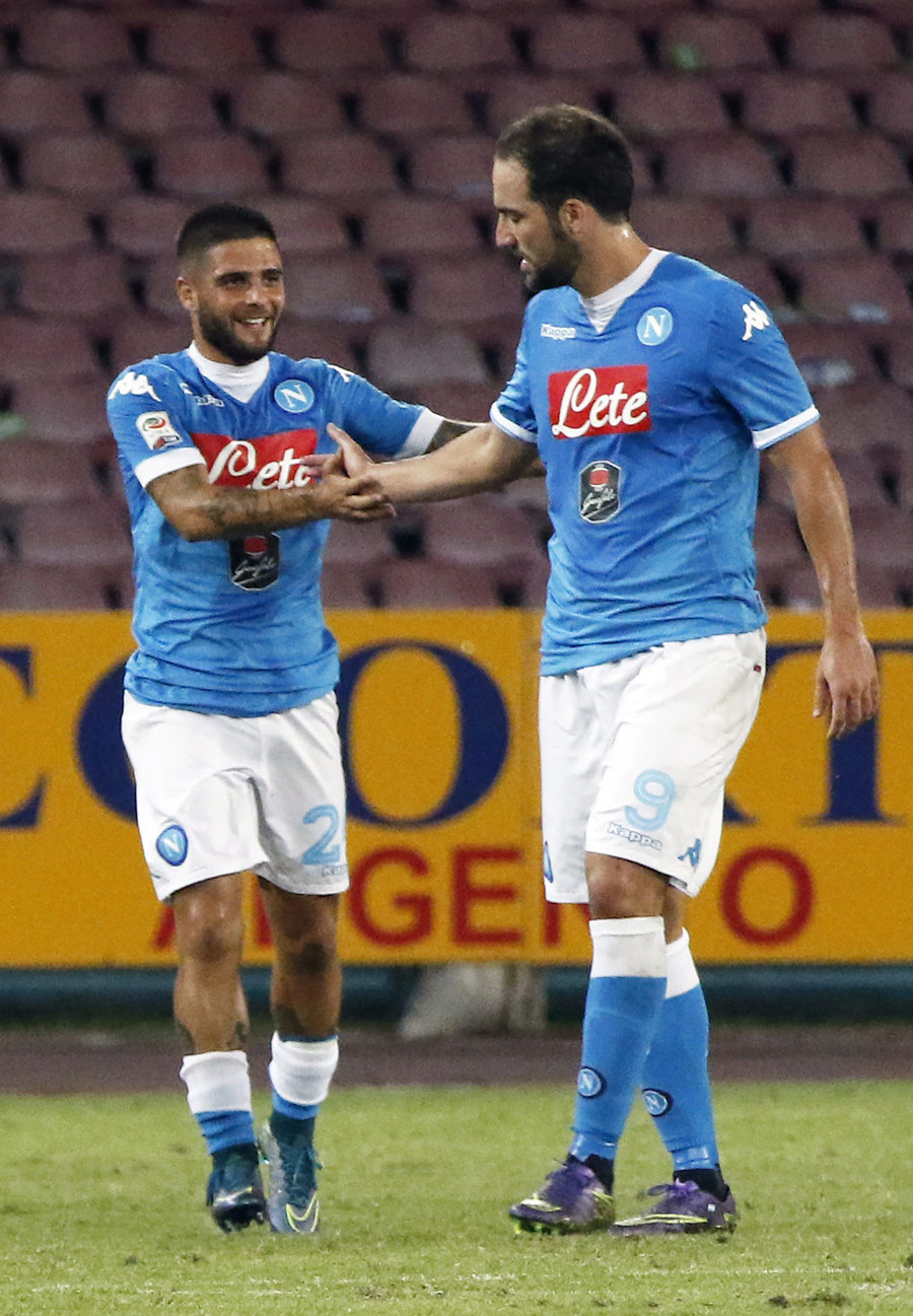 Napoli Gebuk Sang Juara Bertahan