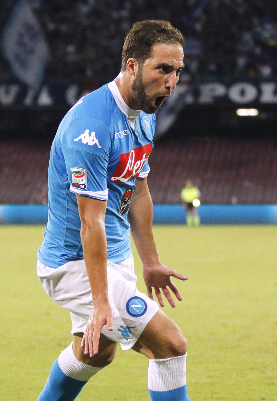 Napoli Gebuk Sang Juara Bertahan