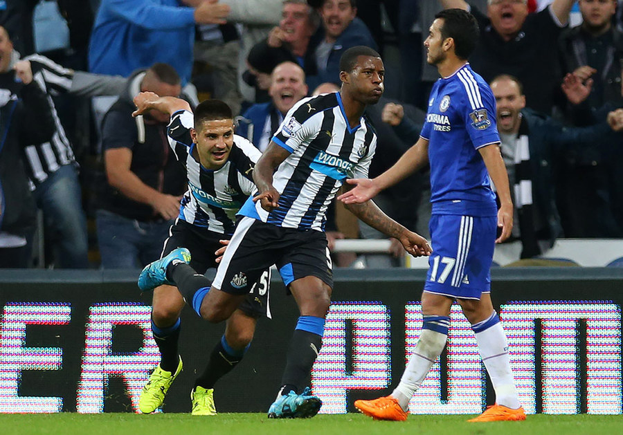 Chelsea Tertahan di James' Park