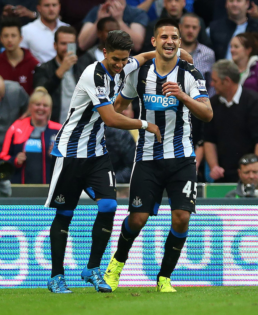 Chelsea Tertahan di James' Park
