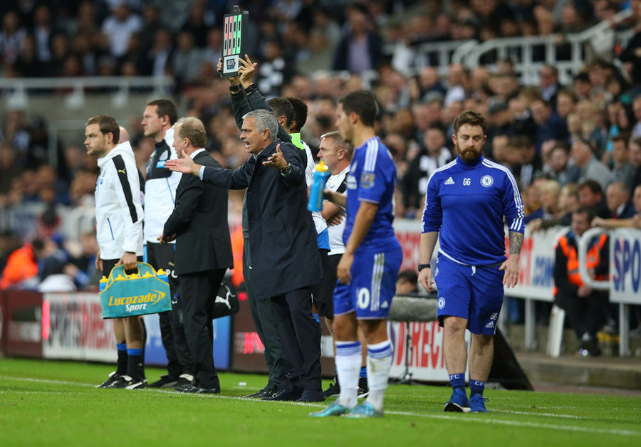 Chelsea Tertahan di James' Park
