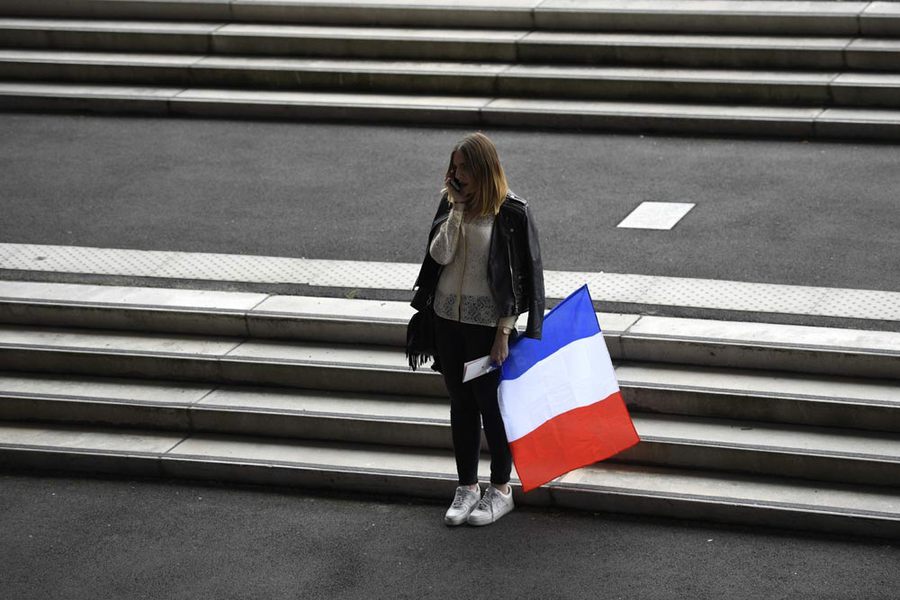 Euro 2016 Dibuka Penuh Warna Cantik