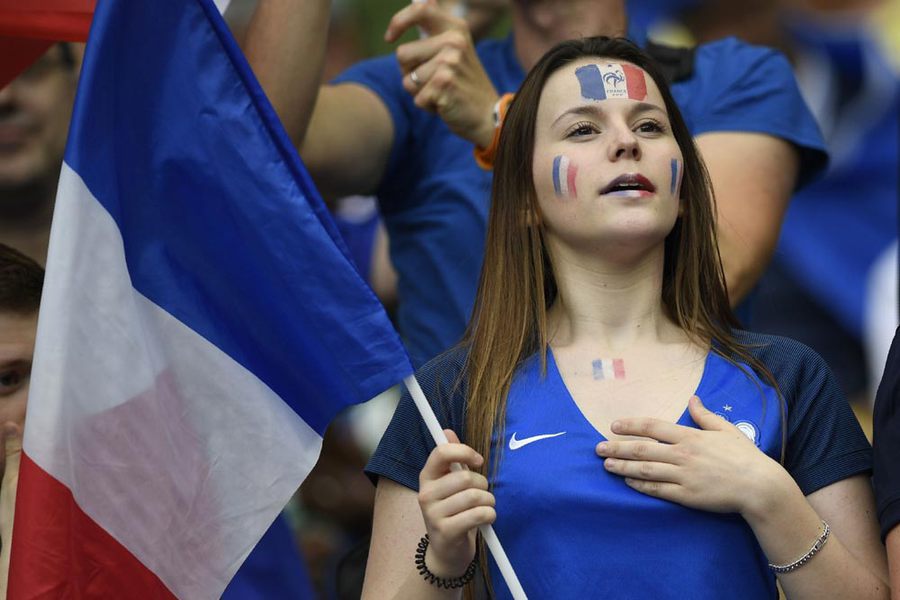 Euro 2016 Dibuka Penuh Warna Cantik