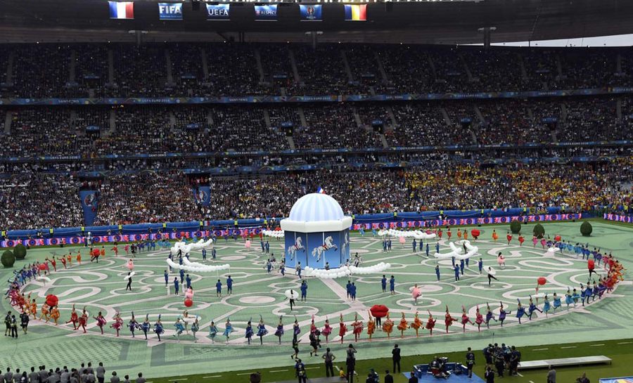 Euro 2016 Dibuka Penuh Warna Cantik