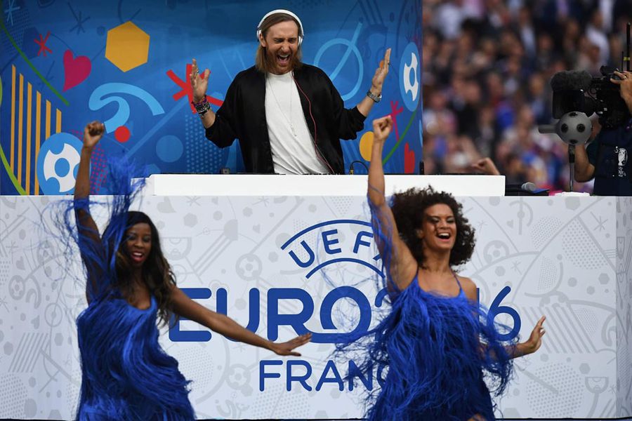 Euro 2016 Dibuka Penuh Warna Cantik