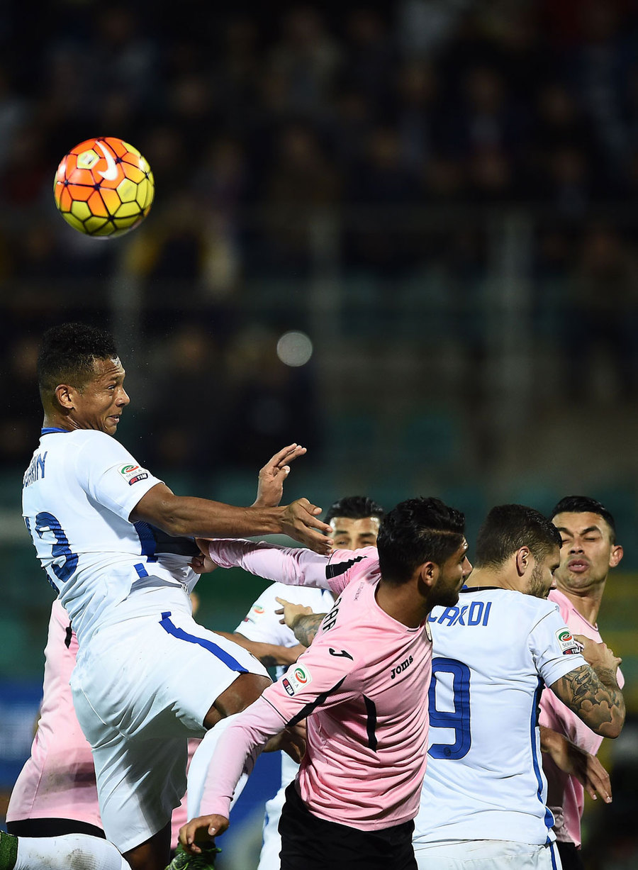 10 Pemain Inter Tertahan di Markas Palermo