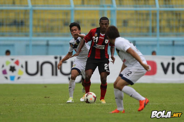 Persipura Bantai Mitra Kukar