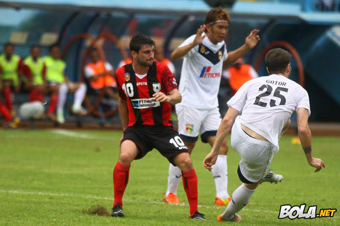 Persipura Bantai Mitra Kukar