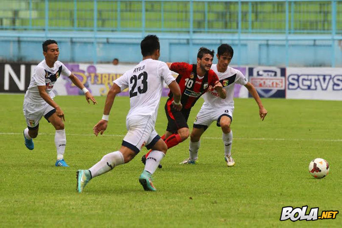Persipura Bantai Mitra Kukar
