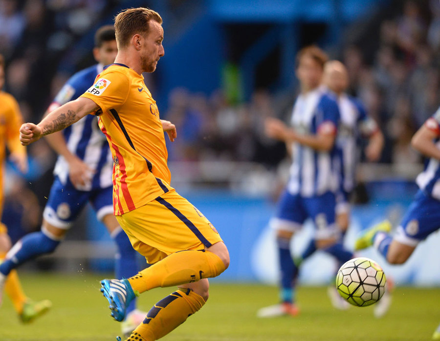 Suarez Quattrick, Barca Gulung Deportivo