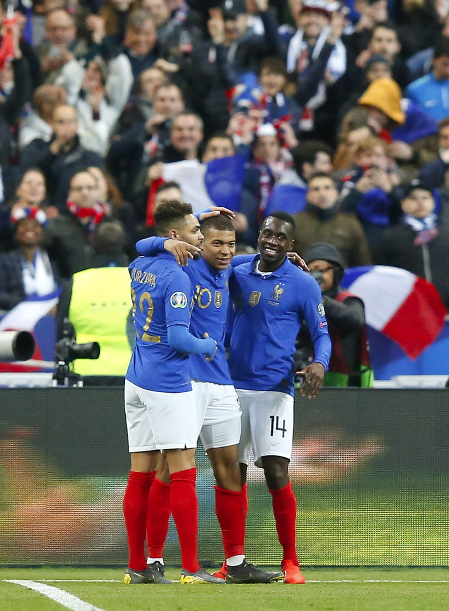 Prancis Pesta Empat Gol Lawan Islandia