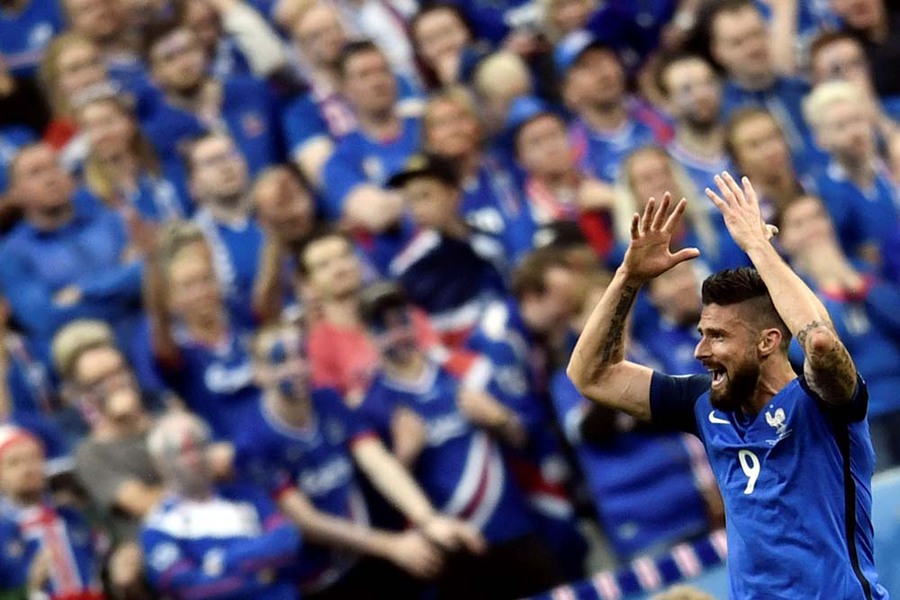 Prancis Lelehkan Islandia