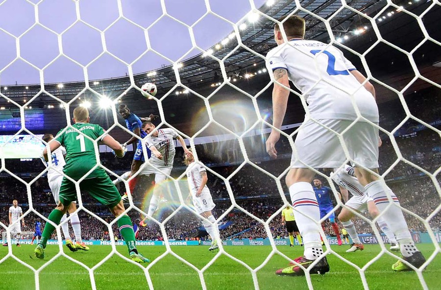 Prancis Lelehkan Islandia