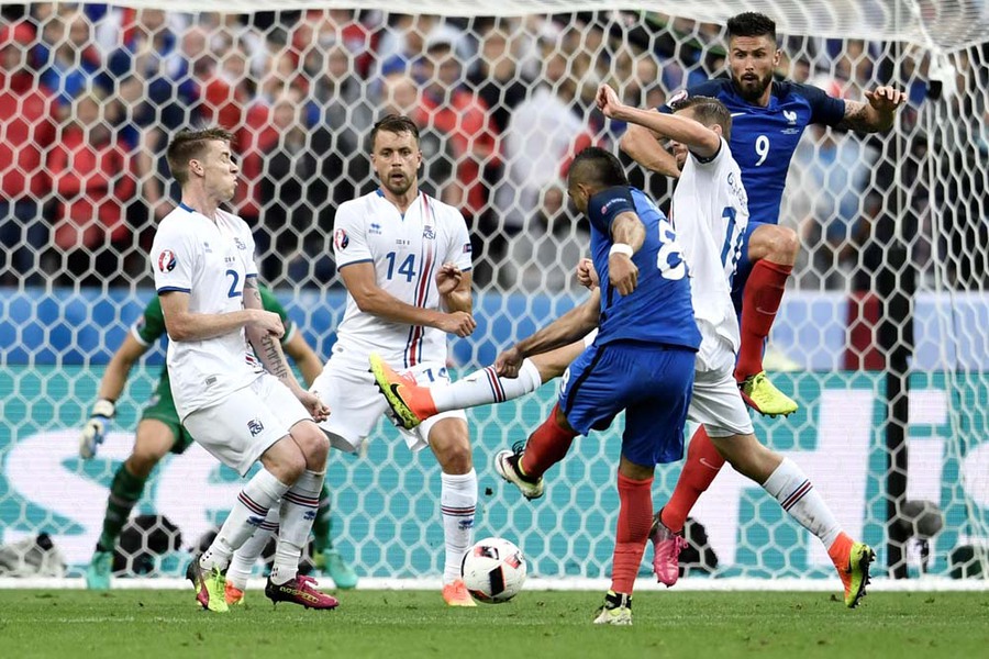 Prancis Lelehkan Islandia