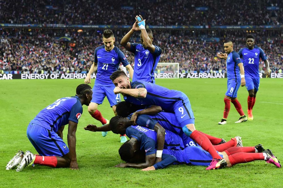 Prancis Lelehkan Islandia
