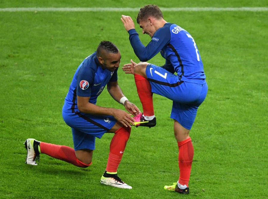 Prancis Lelehkan Islandia