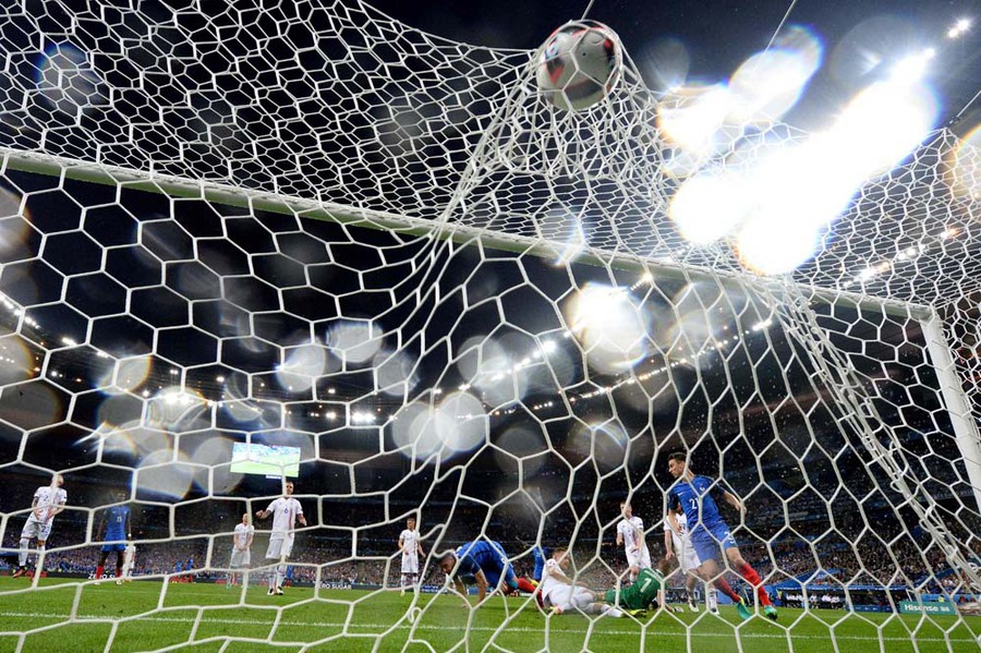 Prancis Lelehkan Islandia