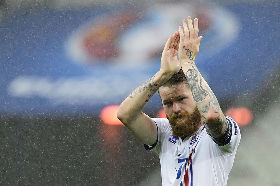 Prancis Lelehkan Islandia