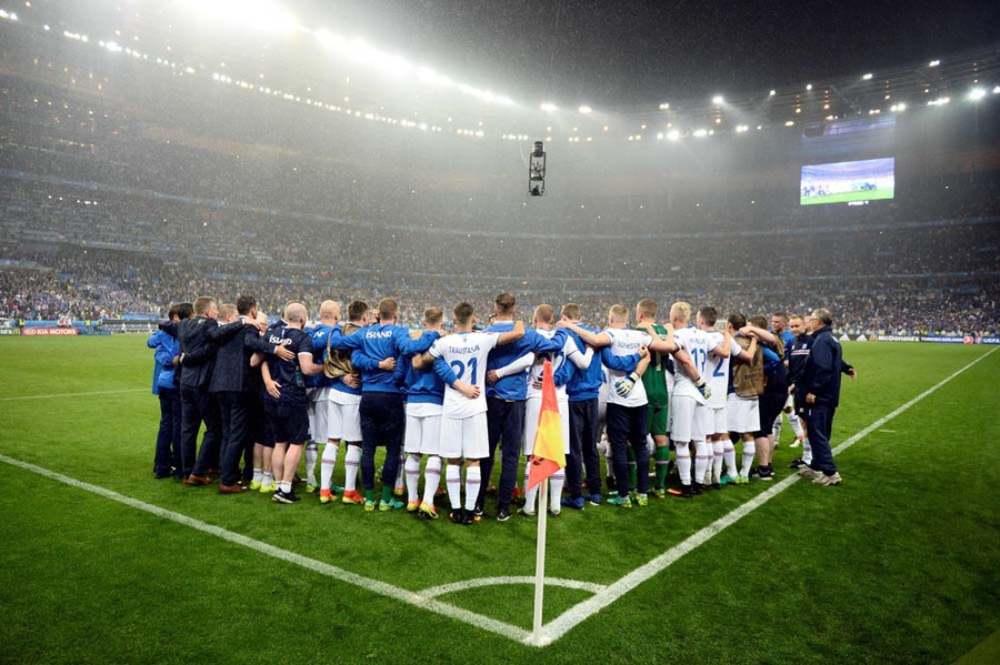 Prancis Lelehkan Islandia