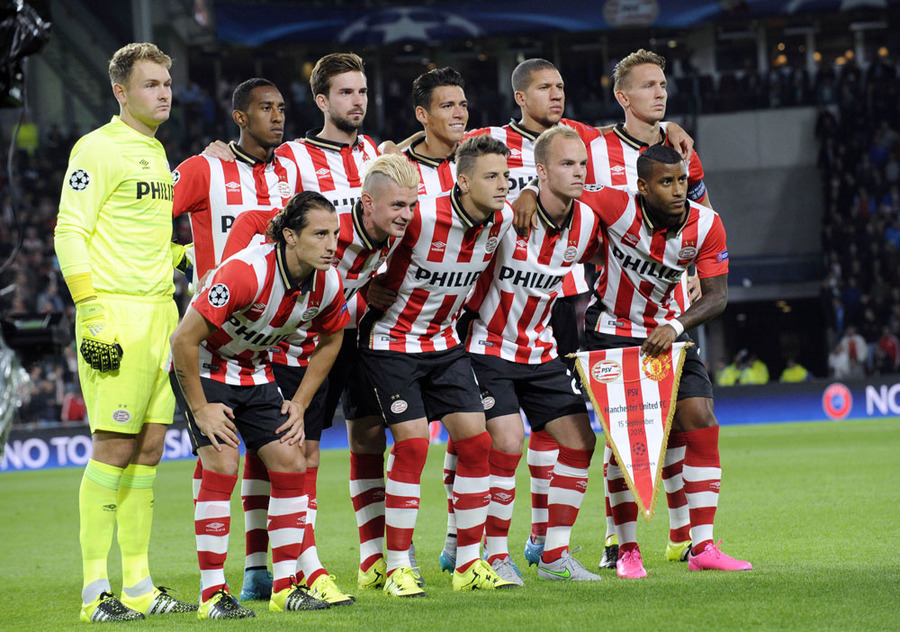 Duka Setan Merah di Philips Stadion