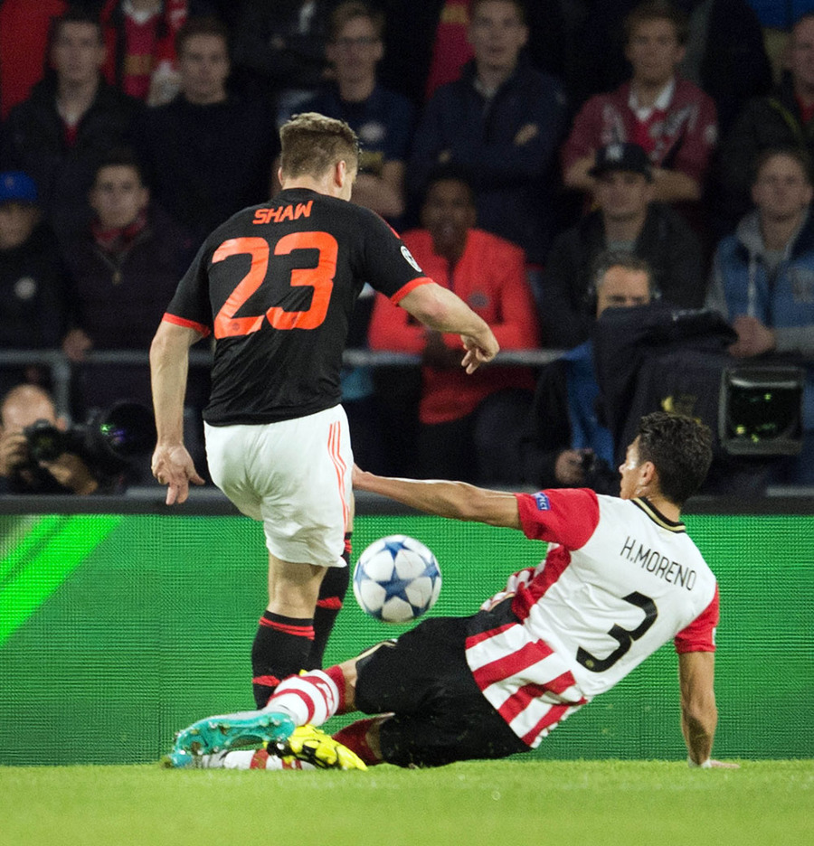 Duka Setan Merah di Philips Stadion