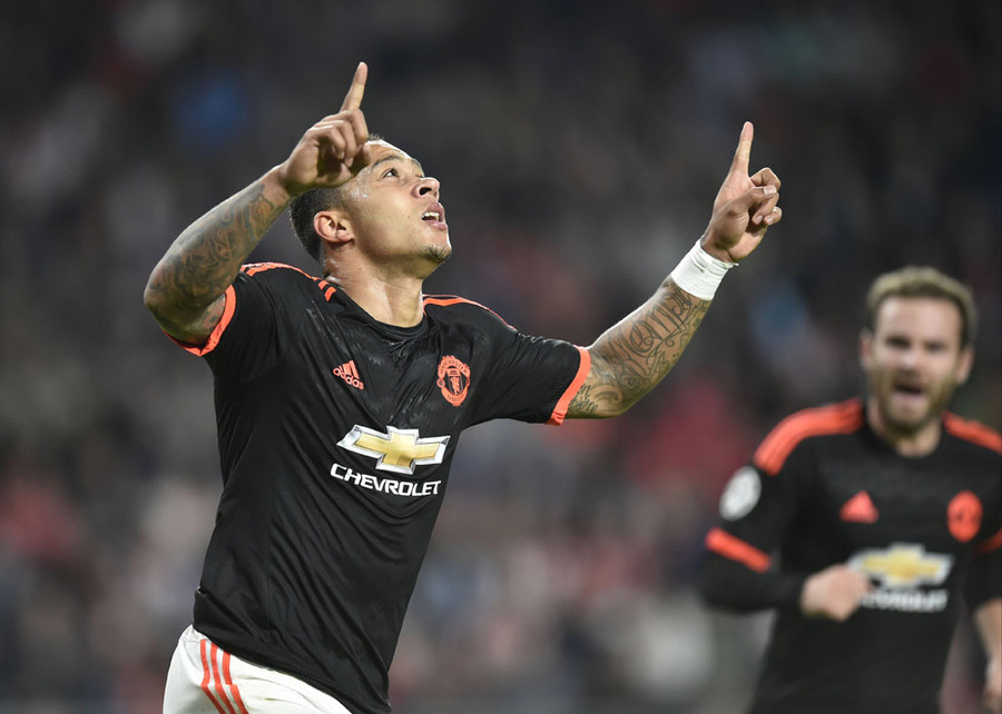 Duka Setan Merah di Philips Stadion