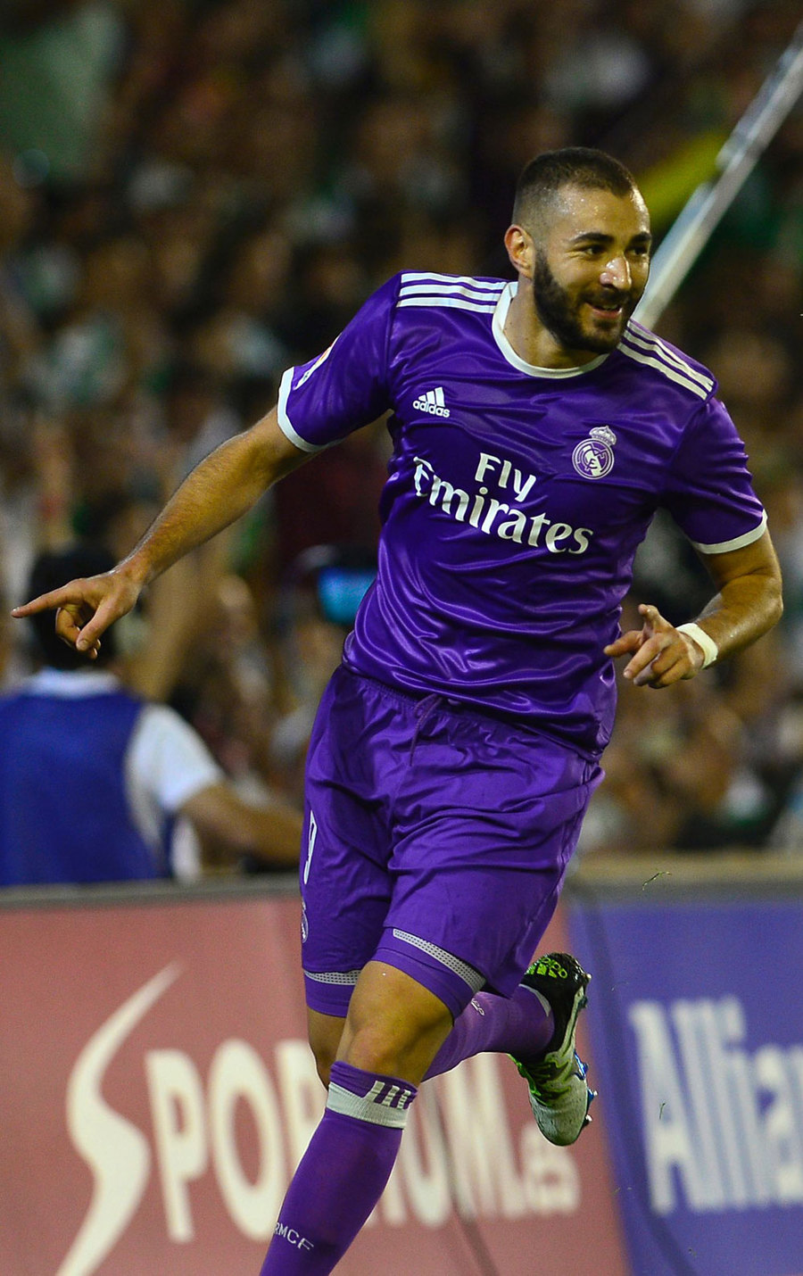 Foto : Madrid Mengamuk di Markas Betis - Bola.net