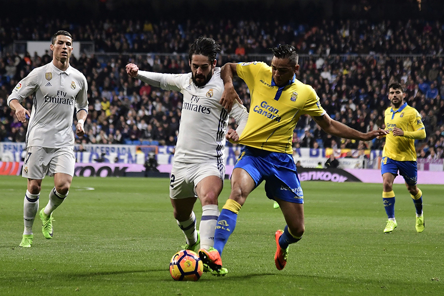 Real madrid las palmas live. Лас Пальмас Реал Мадрид. Боавишта стадион. Боавишта порту. ФК Боавишта.