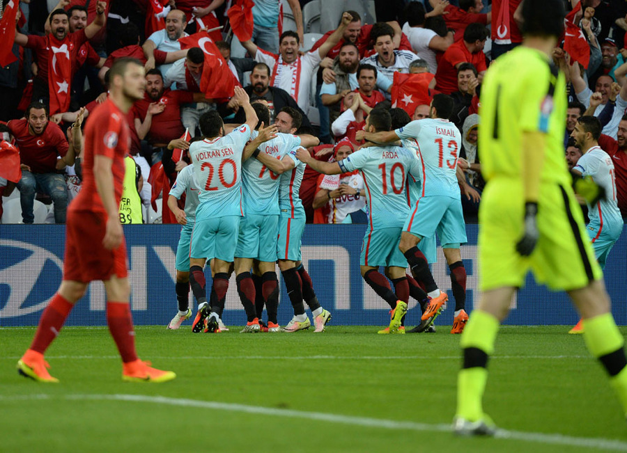 Turki Pulangkan Petr Cech cs