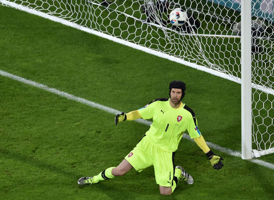 Turki Pulangkan Petr Cech cs